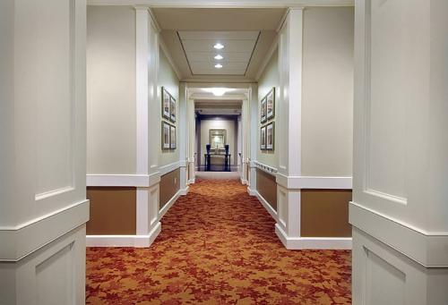 AL-Resident-Hallway-min