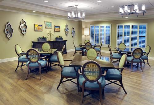 Ackerman-Traditions-Memory-Care-Dining-Room-min