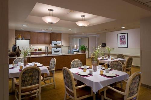WBJH-resident-dining-3760-2